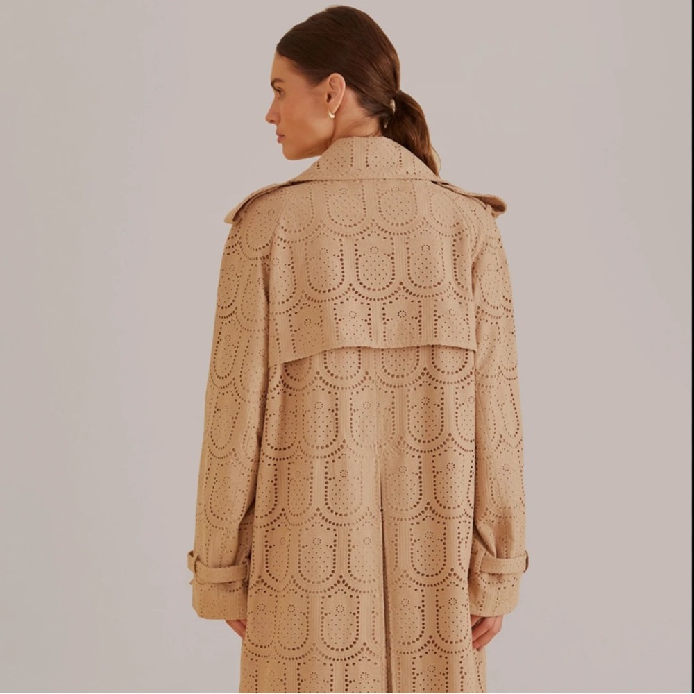 Khaki Pineapple Cotton 
Eyelet Trench Coat
NWOT
Farm Rio
COLOR- Tan